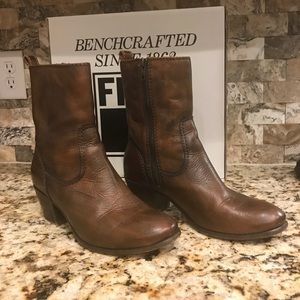 Frye Courtney short boot, whiskey, size 9 M